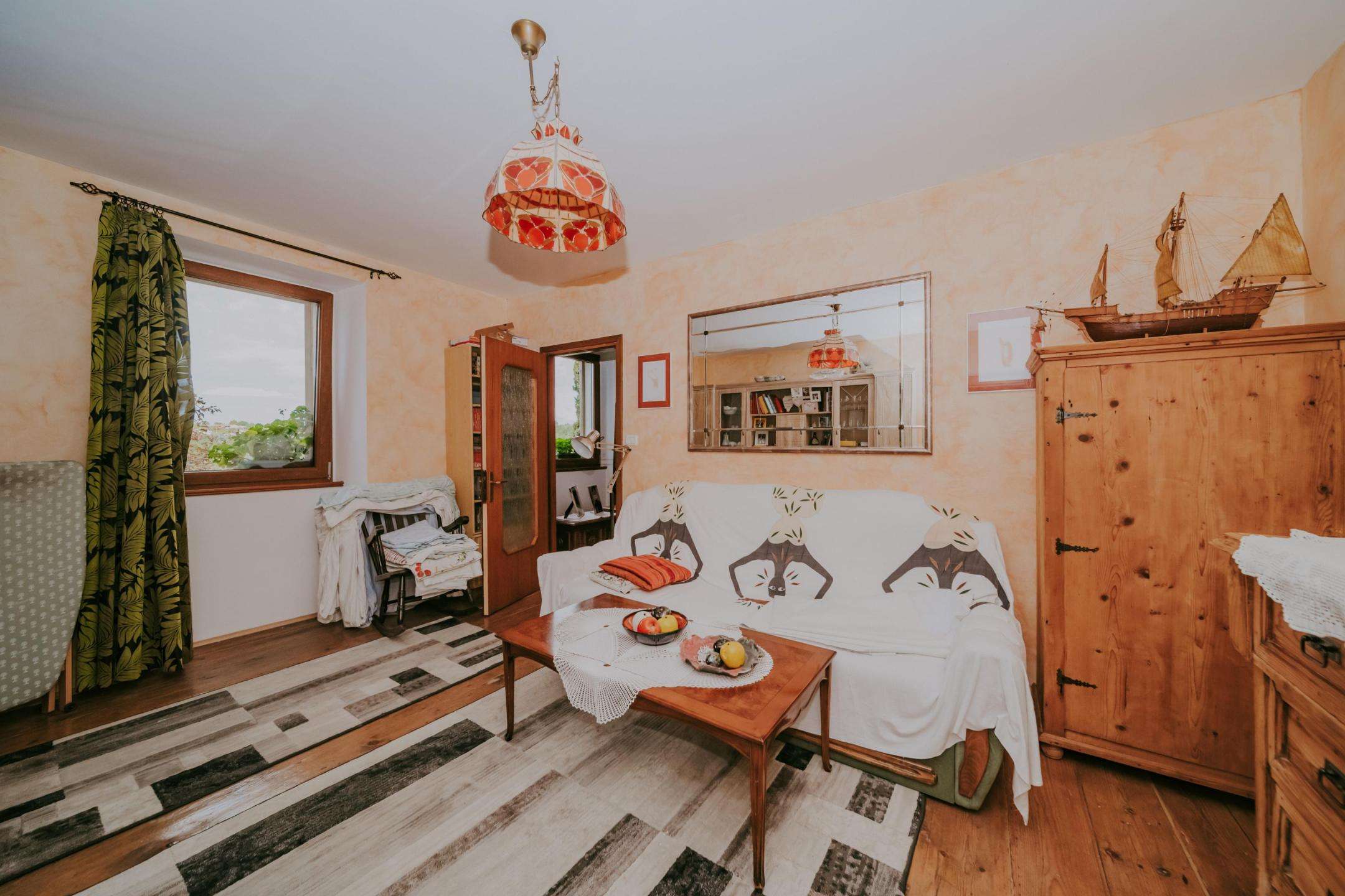 Grožnjan | Samostojeća kuća sa apartmanima
