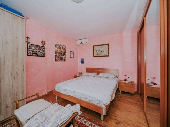 Grožnjan | Samostojeća kuća sa apartmanima