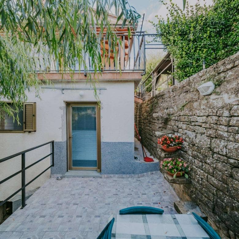 Grožnjan | Samostojeća kuća sa apartmanima