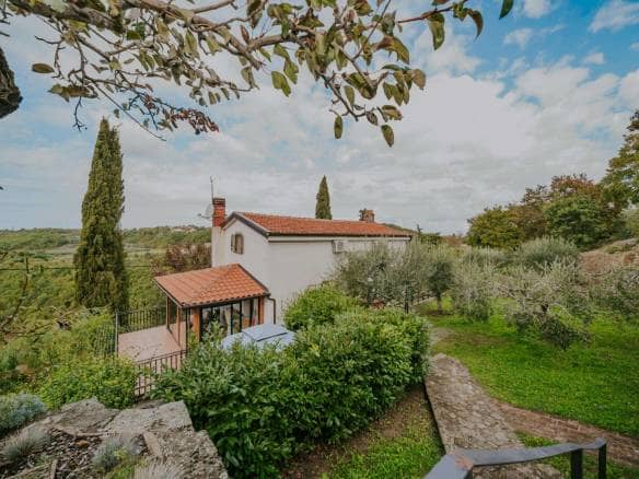 Grožnjan | Samostojeća kuća sa apartmanima