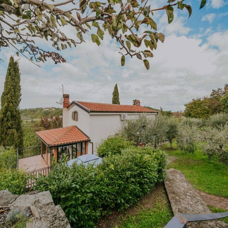 Grožnjan | Samostojeća kuća sa apartmanima