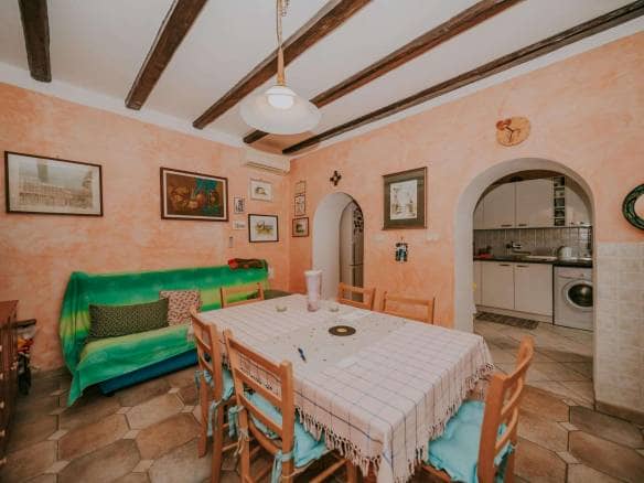 Grožnjan | Samostojeća kuća sa apartmanima