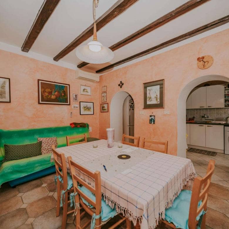 Grožnjan | Samostojeća kuća sa apartmanima
