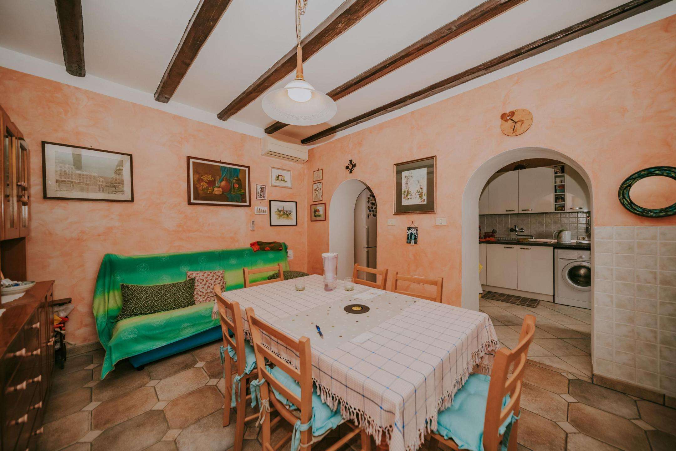 Grožnjan | Samostojeća kuća sa apartmanima