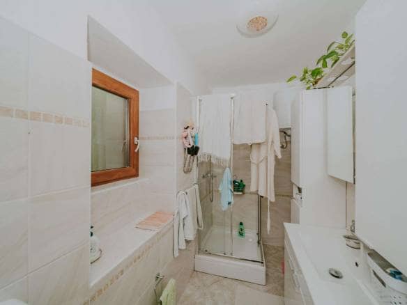 Grožnjan | Samostojeća kuća sa apartmanima