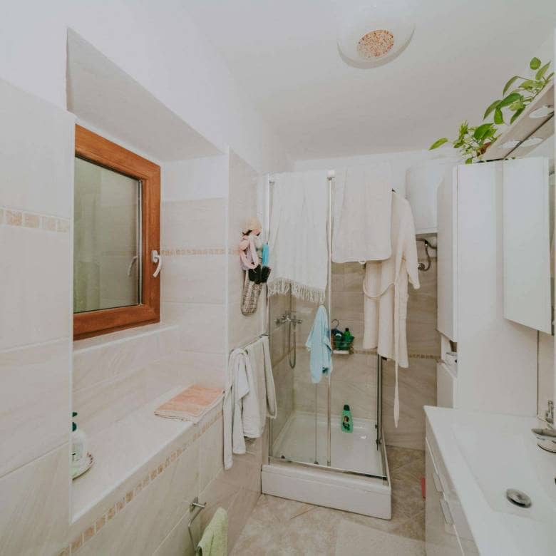 Grožnjan | Samostojeća kuća sa apartmanima
