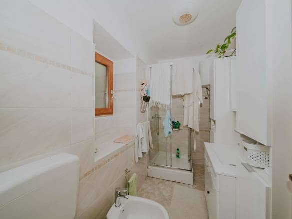 Grožnjan | Samostojeća kuća sa apartmanima