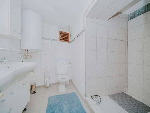 Koper-Gebiet | Einfamilienhaus mit wunderschönem Blick auf das Meer