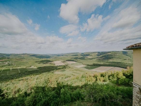 Motovun | House in the center with a beautiful view