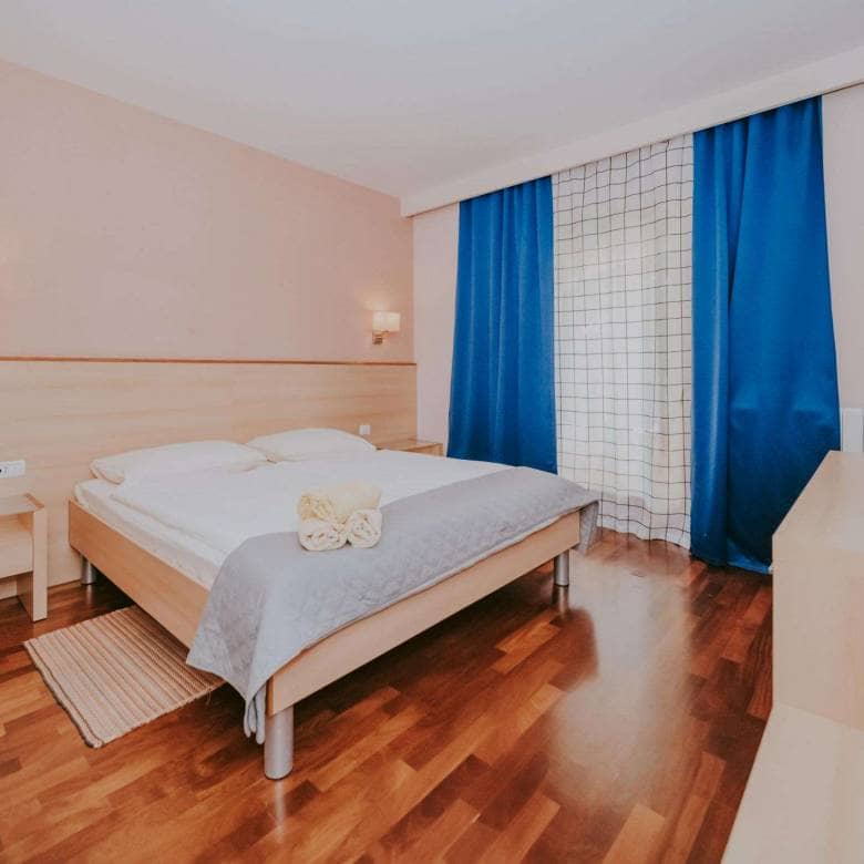 okolica Novigrada | Kuća sa 9 soba, bazenom i restoranom
