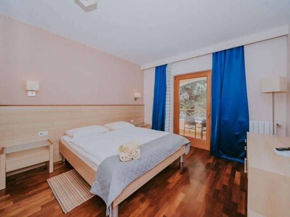 okolica Novigrada | Kuća sa 9 soba, bazenom i restoranom