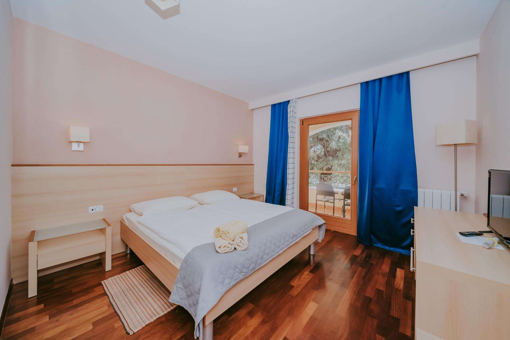 okolica Novigrada | Kuća sa 9 soba, bazenom i restoranom