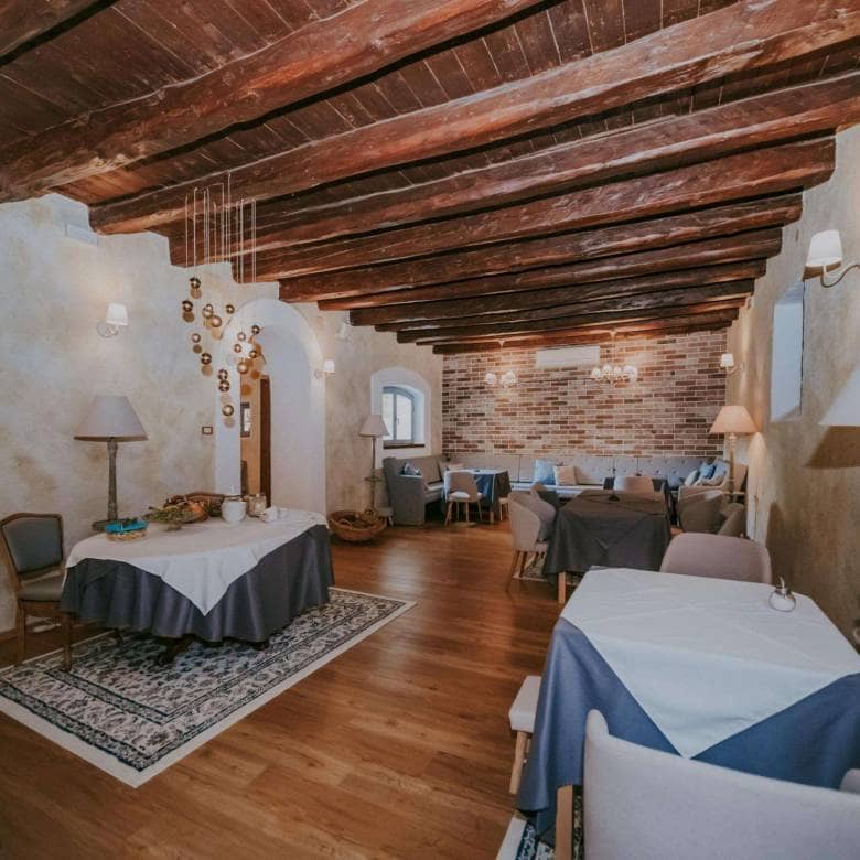 okolica Novigrada | Kuća sa 9 soba, bazenom i restoranom