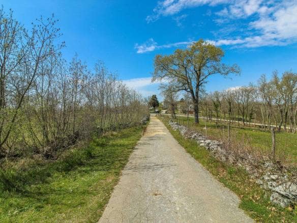 Surroundings of Momjan | Building plot in an excellent position, an opportunity for investors