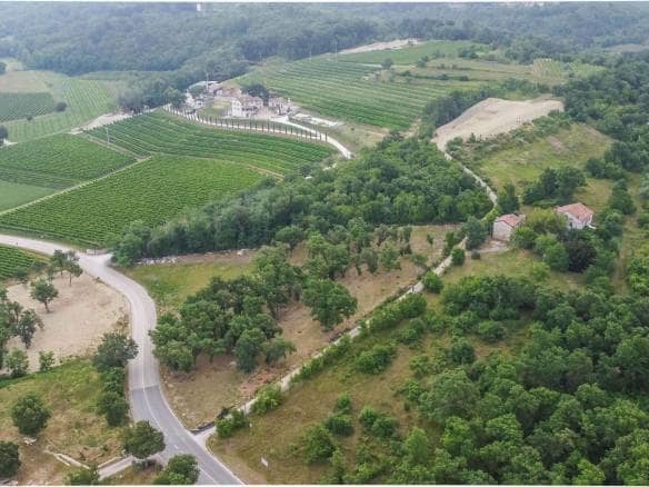 Okolica Momjana | Građevinsko zemljište na izvrsnoj poziciji, prilika za investitore
