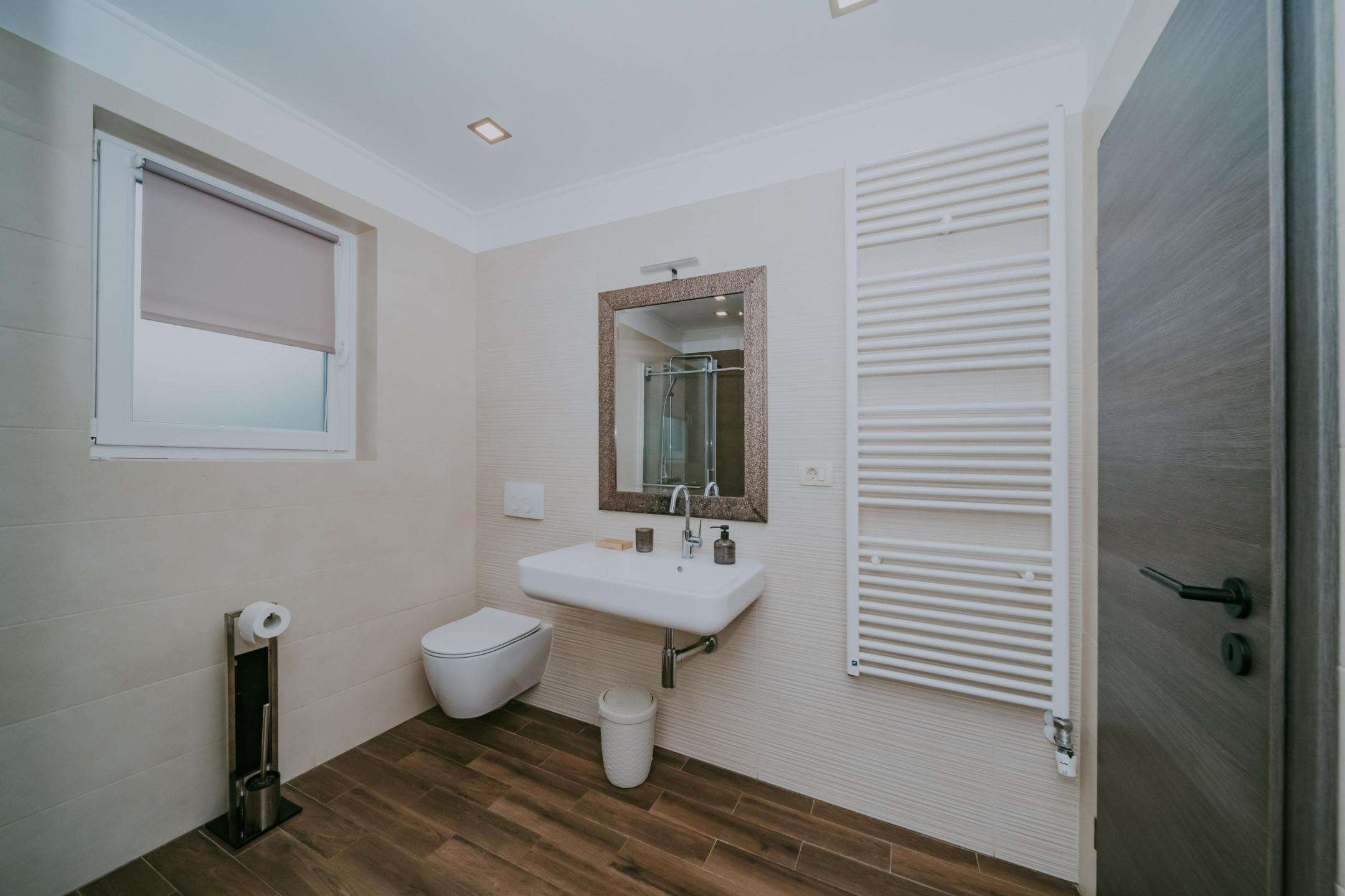 Umag | Samostojeća kuća sa apartmanima i restoranom