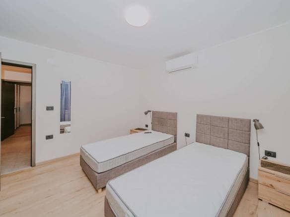 Umag | Ein Einfamilienhaus mit Wohnungen und einem Restaurant