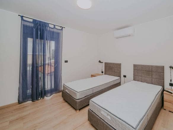 Umag | Ein Einfamilienhaus mit Wohnungen und einem Restaurant
