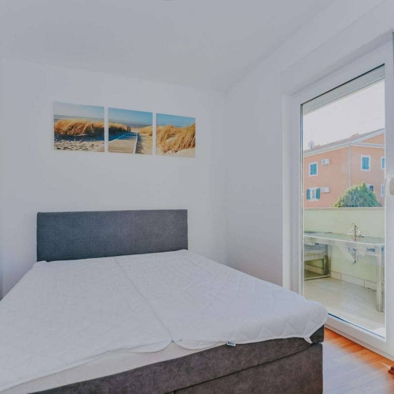 Ekskluzivna prodaja | Apartma v Zambratiji v prvem nadstropju s pogledom na morje