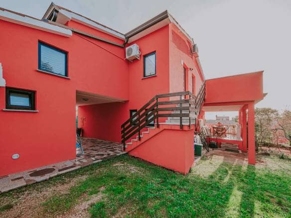 Umag okolica | Samostojeća kuća sa 4 apartmana i pogledom na more