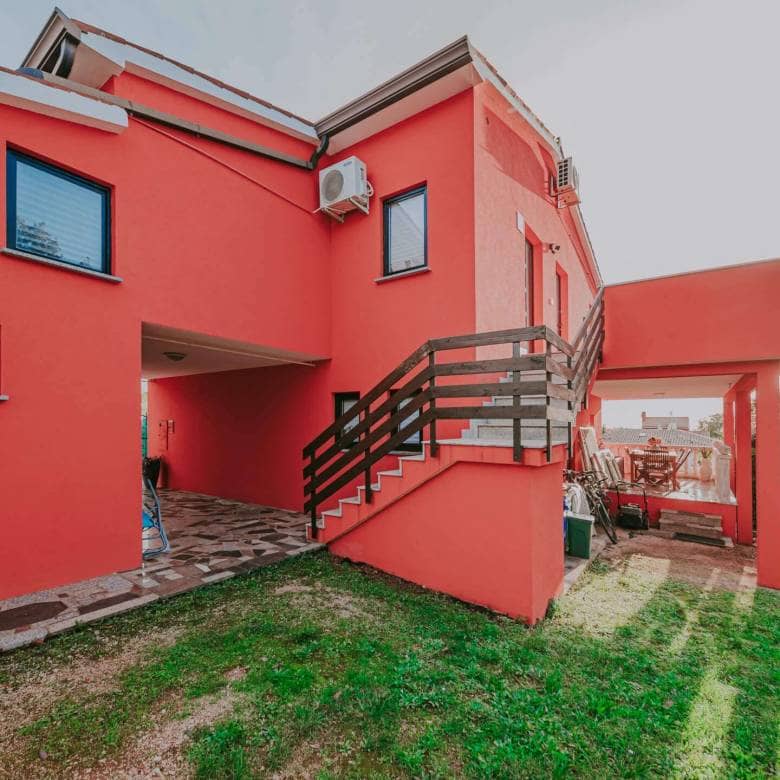 Umag okolica | Samostojeća kuća sa 4 apartmana i pogledom na more