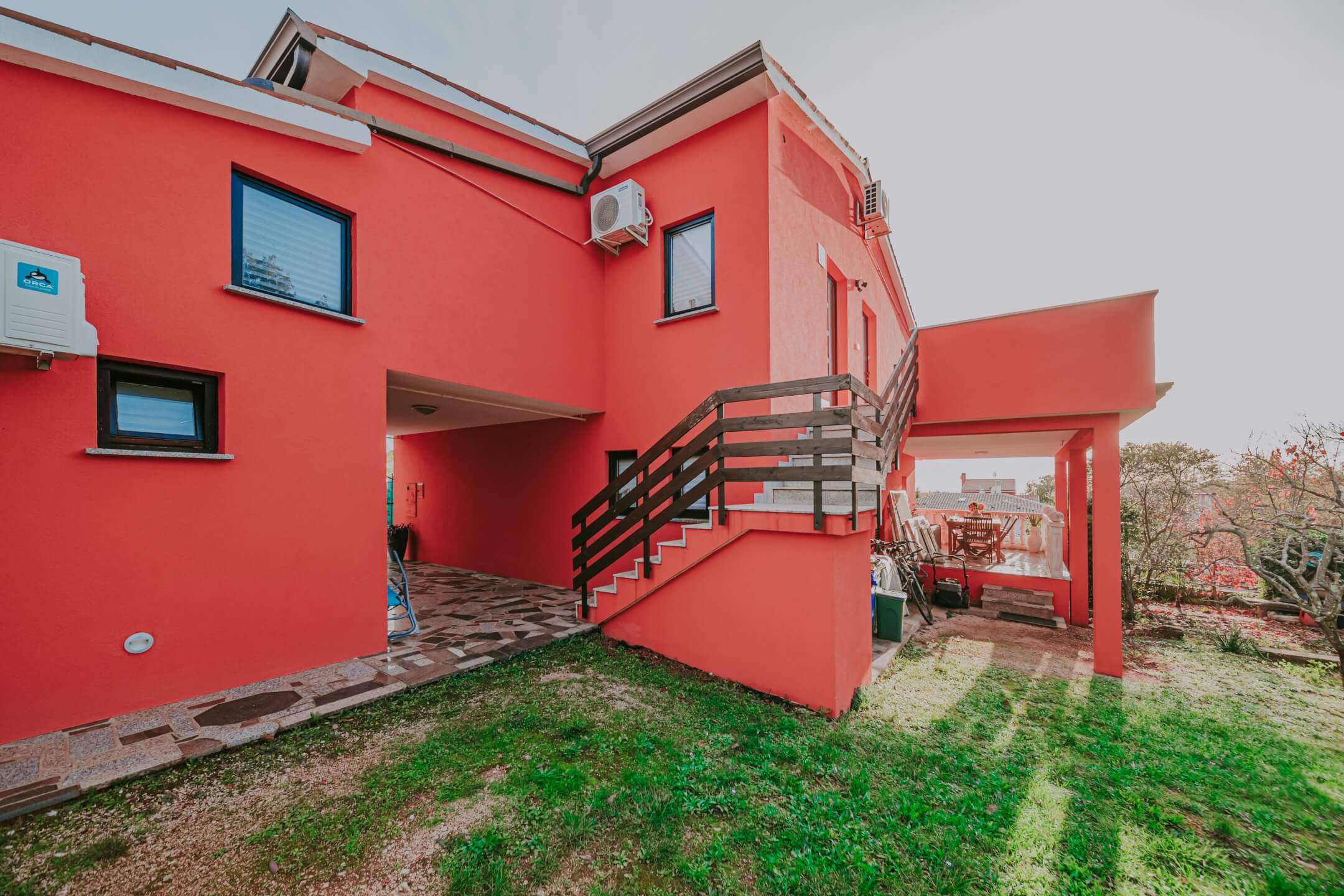 Umag okolica | Samostojeća kuća sa 4 apartmana i pogledom na more