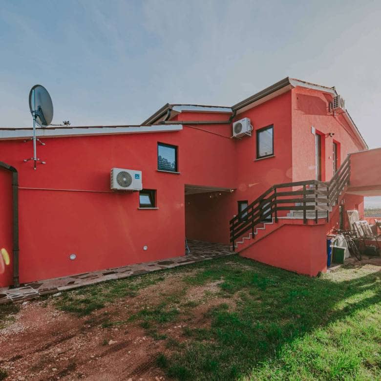 Umag okolica | Samostojeća kuća sa 4 apartmana i pogledom na more