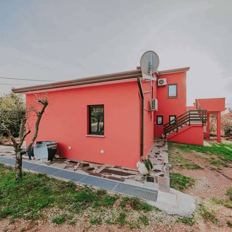 Umag okolica | Samostojeća kuća sa 4 apartmana i pogledom na more