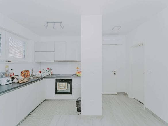 Kaštel okolica | Samostojeća moderna kuća minimalističkog koncepta