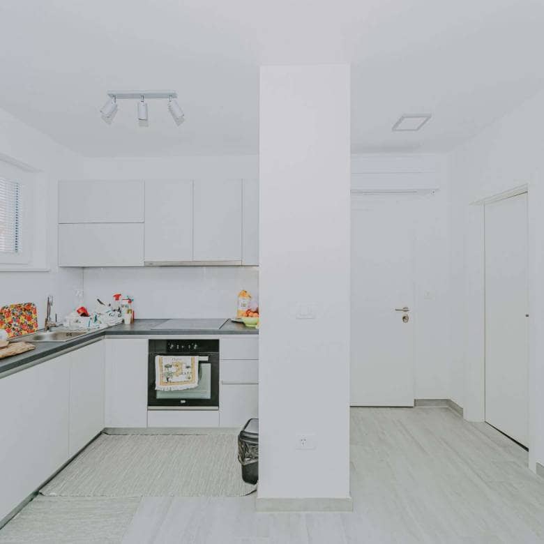 Kaštel okolica | Samostojeća moderna kuća minimalističkog koncepta