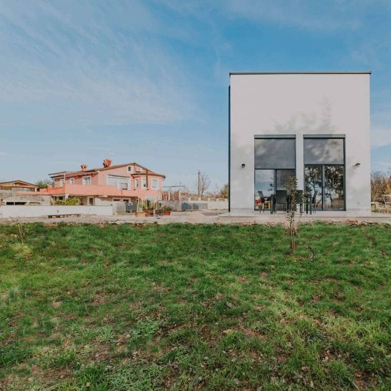 Kaštel okolica | Samostojeća moderna kuća minimalističkog koncepta