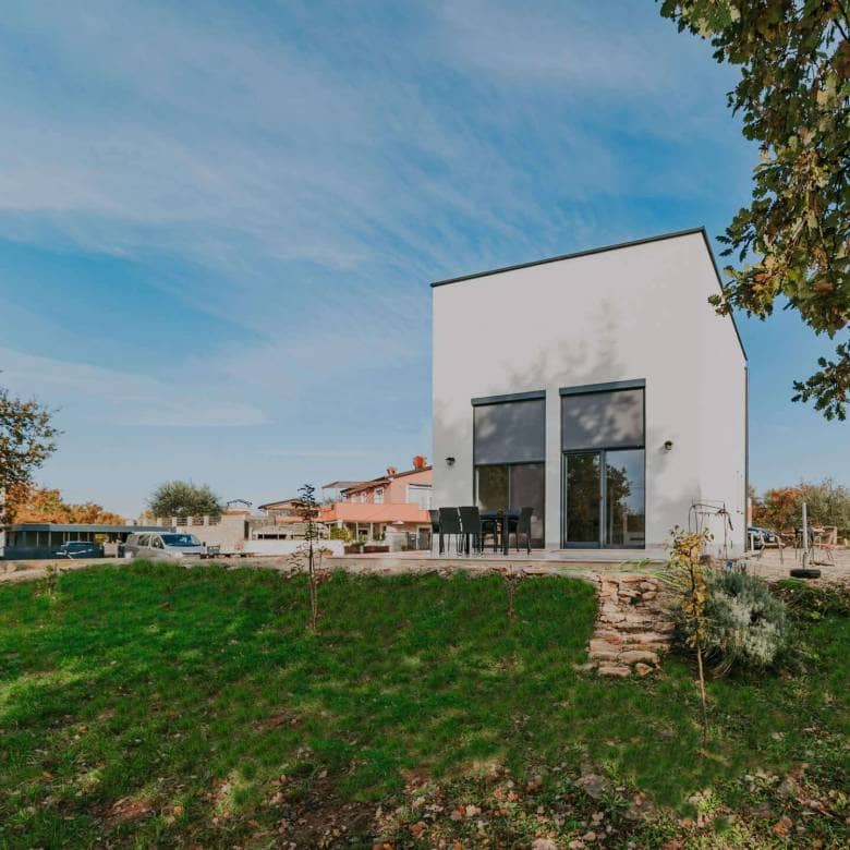 Kaštel okolica | Samostojeća moderna kuća minimalističkog koncepta