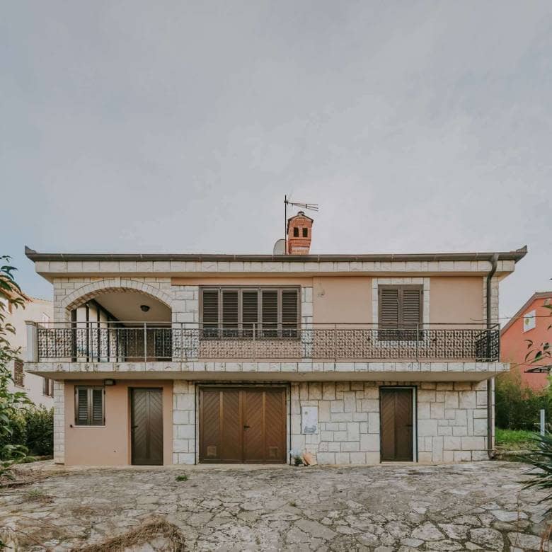 Savudrija | Crveni Vrh | Samostojeća kuća za adaptaciju s velikim potencijalom