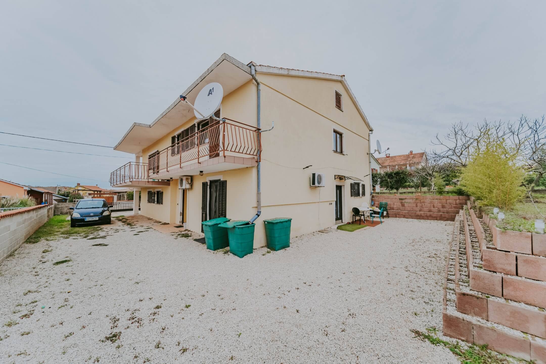 Umag surroundings | Spacious apartment house