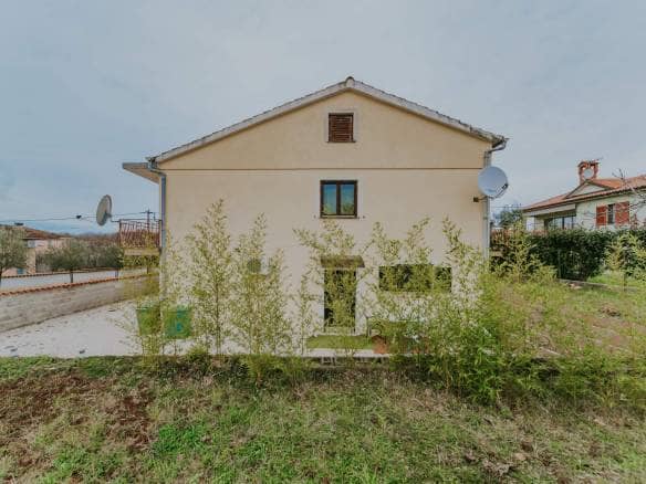 Umag surroundings | Spacious apartment house