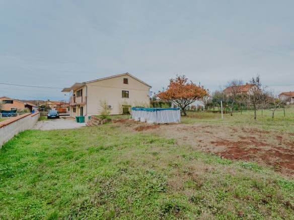 Umag surroundings | Spacious apartment house