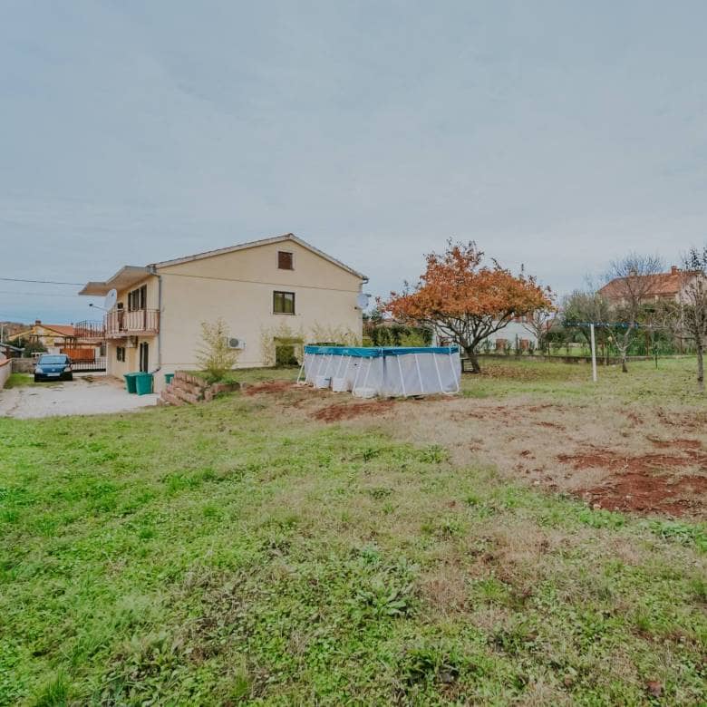 Umag surroundings | Spacious apartment house