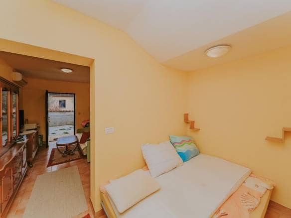 Umag surroundings | Spacious apartment house