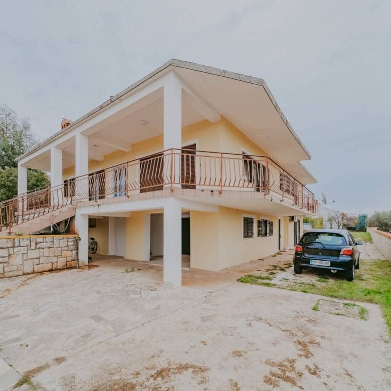 Umag surroundings | Spacious apartment house