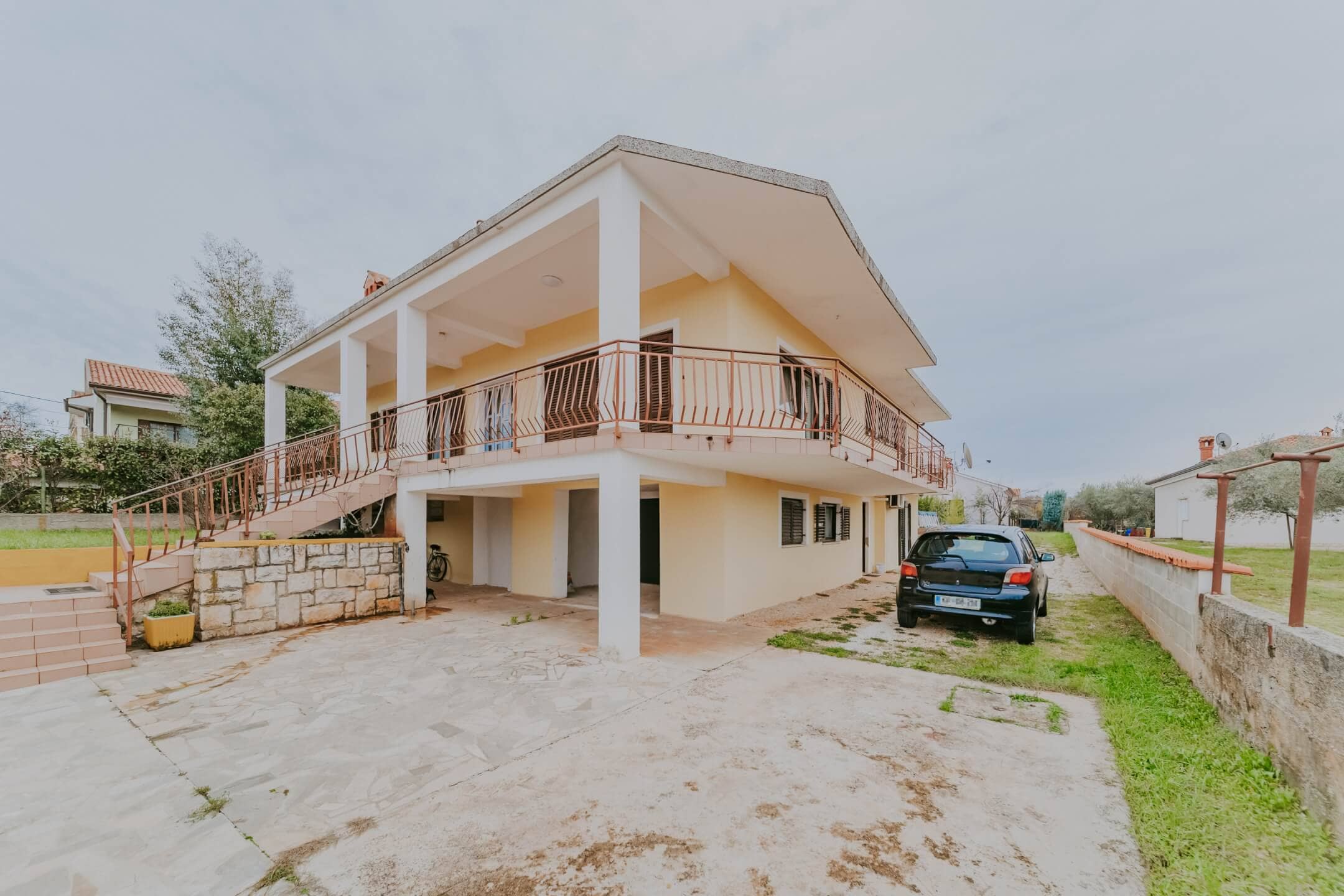 Umag surroundings | Spacious apartment house