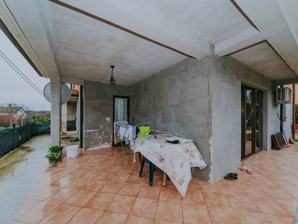 Karigador | Two ground floor apartments with basement and yard