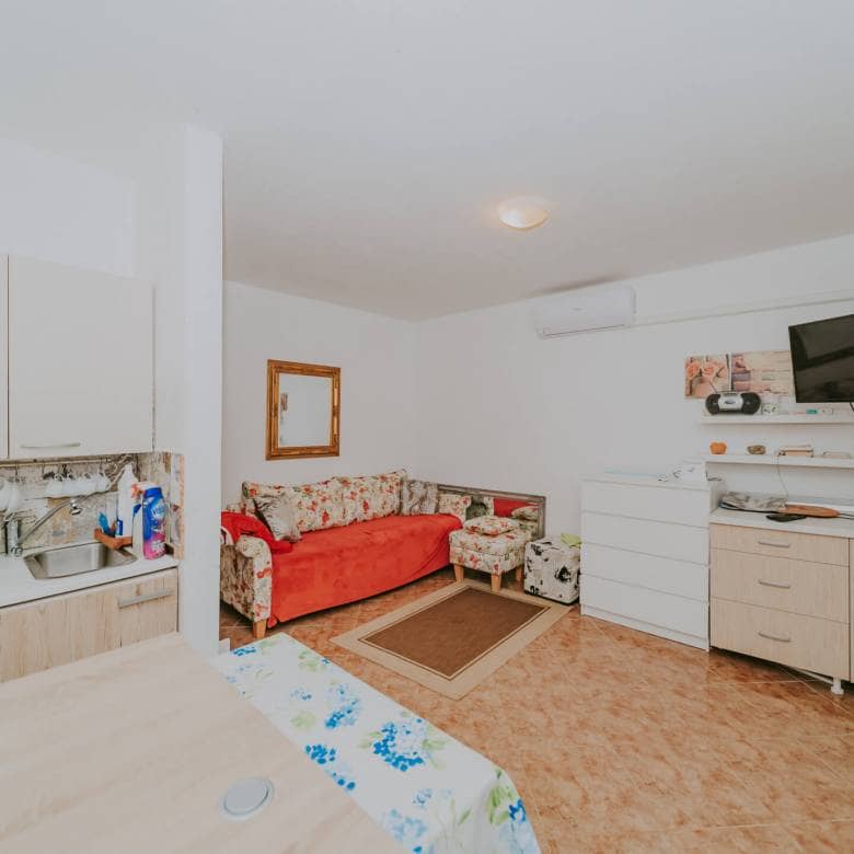 Karigador | Two ground floor apartments with basement and yard