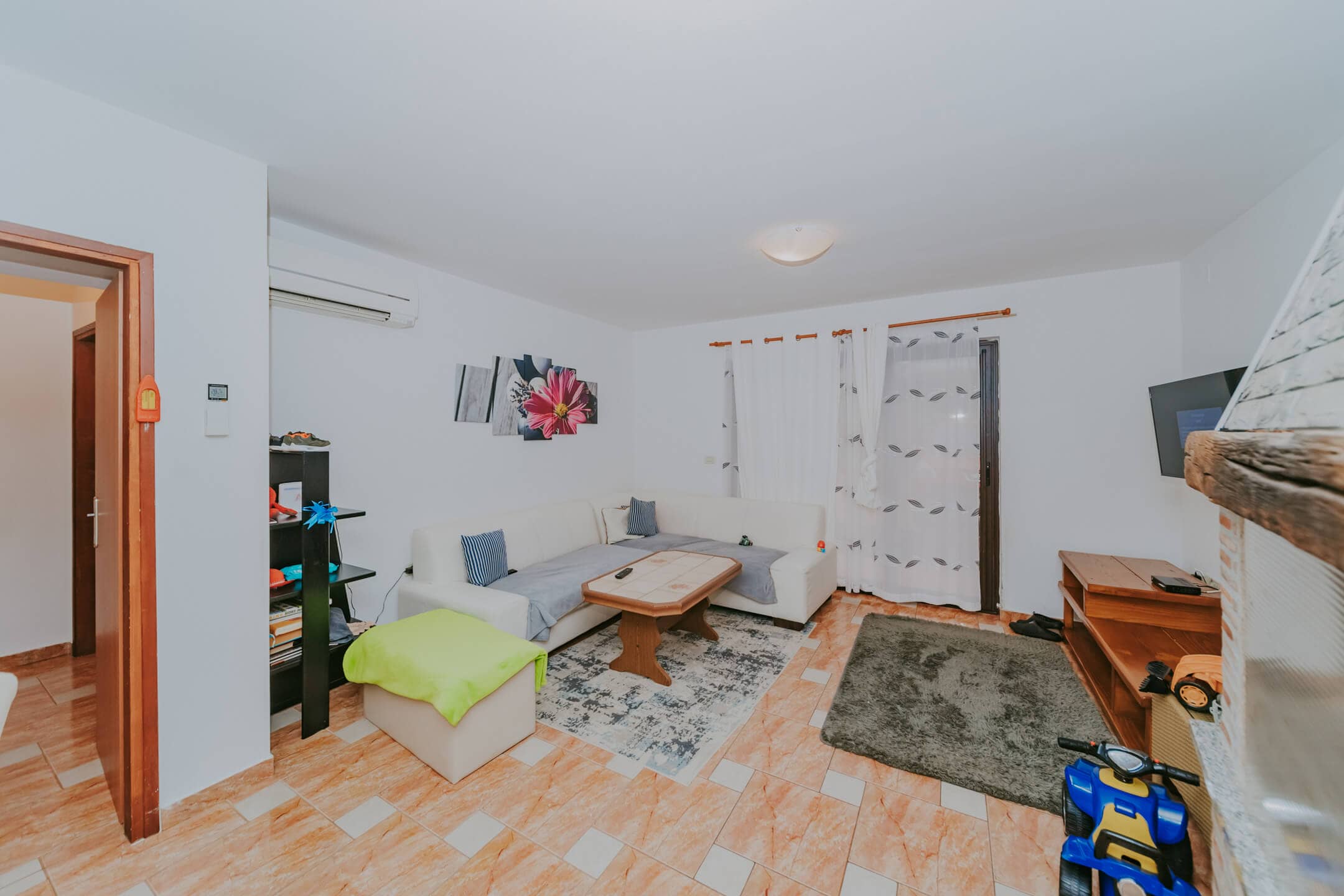 Karigador | Two ground floor apartments with basement and yard