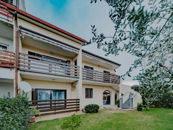 Umag | Ekskluzivna kuća prvi red do mora sa pogledom na more
