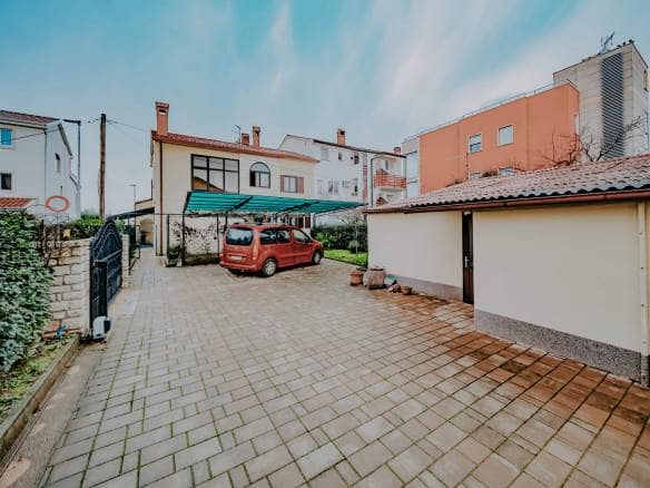 Umag | Ekskluzivna kuća prvi red do mora sa pogledom na more