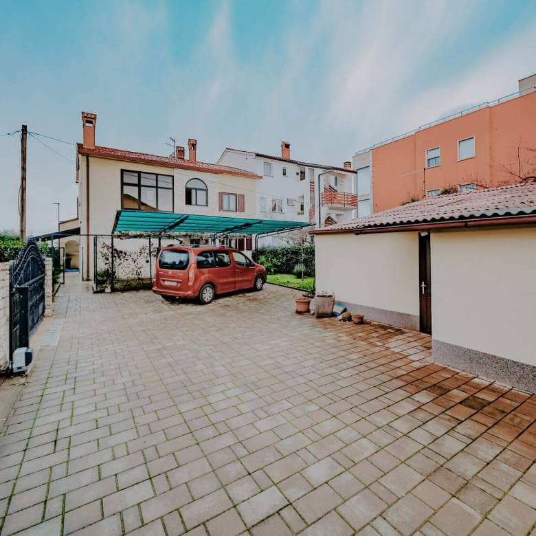 Umag | Ekskluzivna kuća prvi red do mora sa pogledom na more