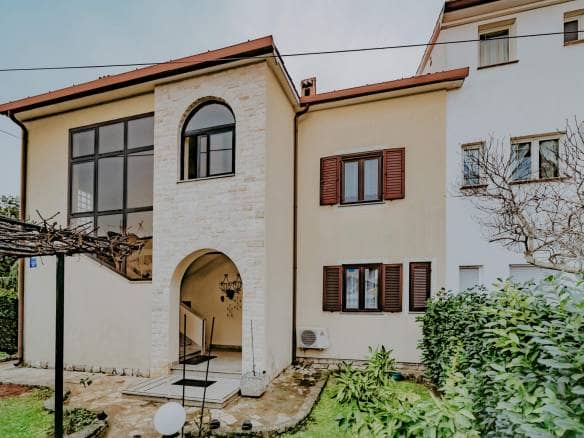 Umag | Ekskluzivna kuća prvi red do mora sa pogledom na more