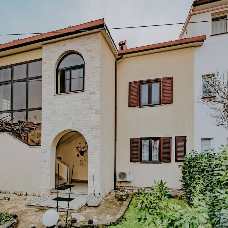 Umag | Ekskluzivna kuća prvi red do mora sa pogledom na more