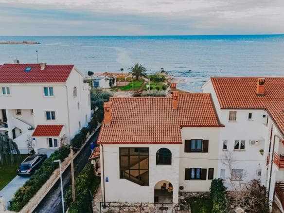 Umag | Ekskluzivna kuća prvi red do mora sa pogledom na more