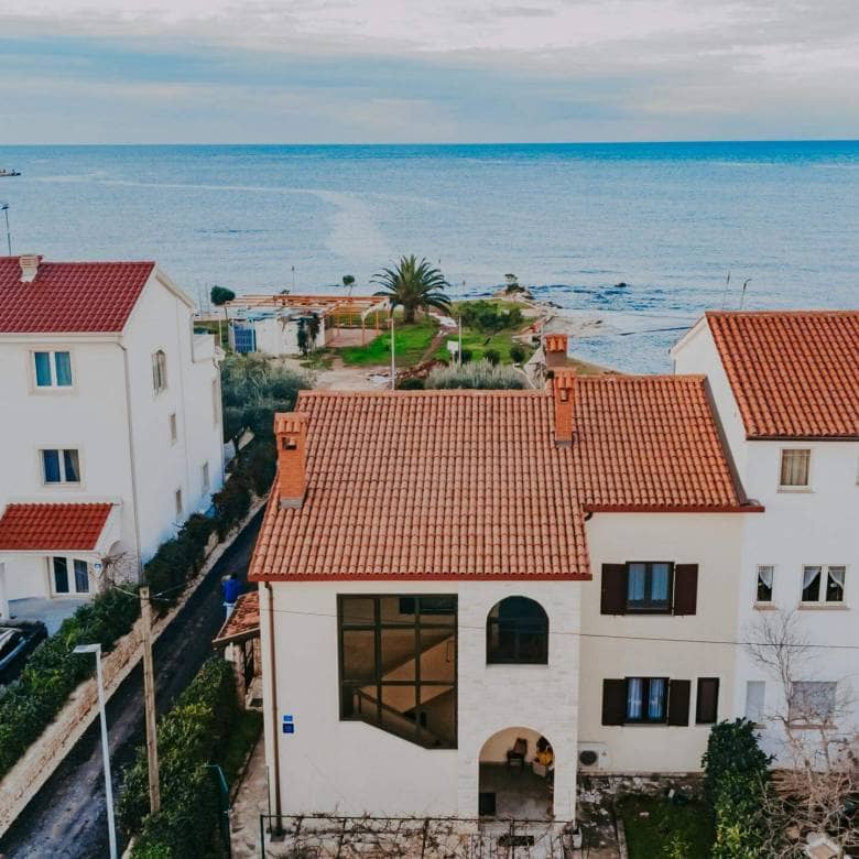Umag | Ekskluzivna kuća prvi red do mora sa pogledom na more